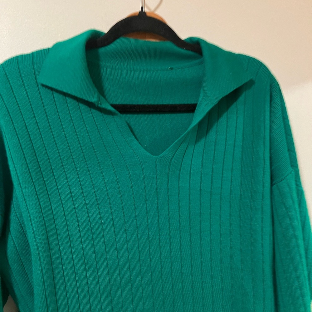 Green V-Neck Ribbed Women's Sweater and Pants Size S